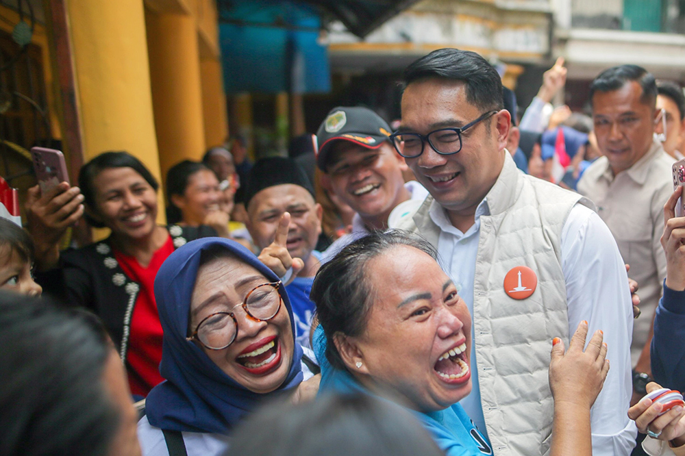 Calon Gubernur Jakarta Ridwan Kamil disambut warga Kapuk, Jakarta. (BeritaNasional/HO Tim Rido/Elvis Sendouw)