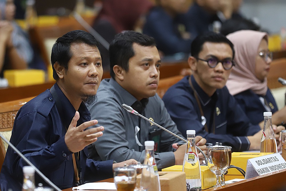 Pimpinan DPR RI menerima audiensi para Hakim untuk mendengarkan aspirasi Solidaritas Hakim Indonesia. (BeritaNasional/Elvis Sendouw)