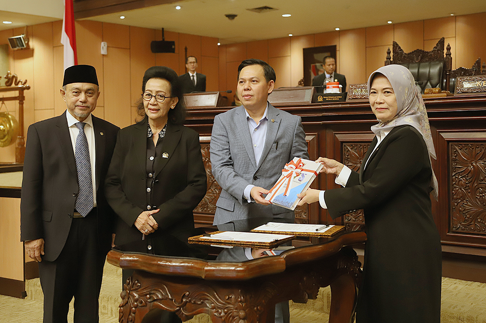 Sidang paripurna penyampaian IHPS I Tahun 2024 dan Laporan Hasil Pemeriksaan (LHP) Semester 1 Tahun 2024 oleh BPK RI. (BeritaNasional/Elvis Sendouw)