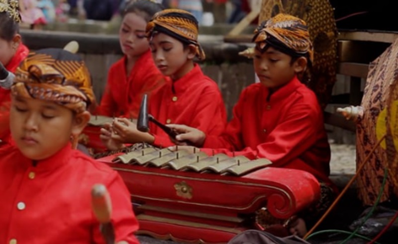 Ilustrasi anak belajar budaya gamelan (Foto/Pixabay)