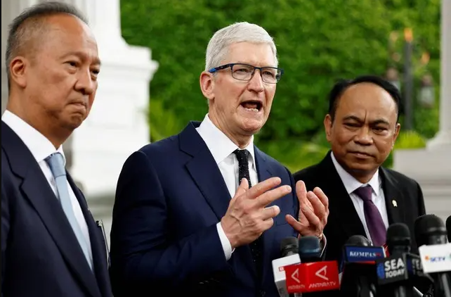 Tim Cook saat menyambangi Indonesia. (Foto/Setkab)