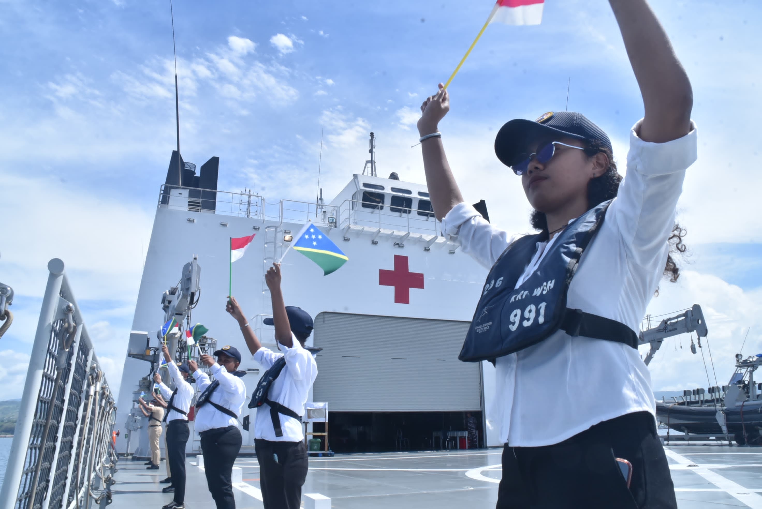 TNI AL lewat Satgas Port Visit 2024 KRI dr. Wahidin Sudirohusodo (WSH-991) bersandar di Dermaga Honiara Solomon Islands. (Foto/Dispen Koarmada III)