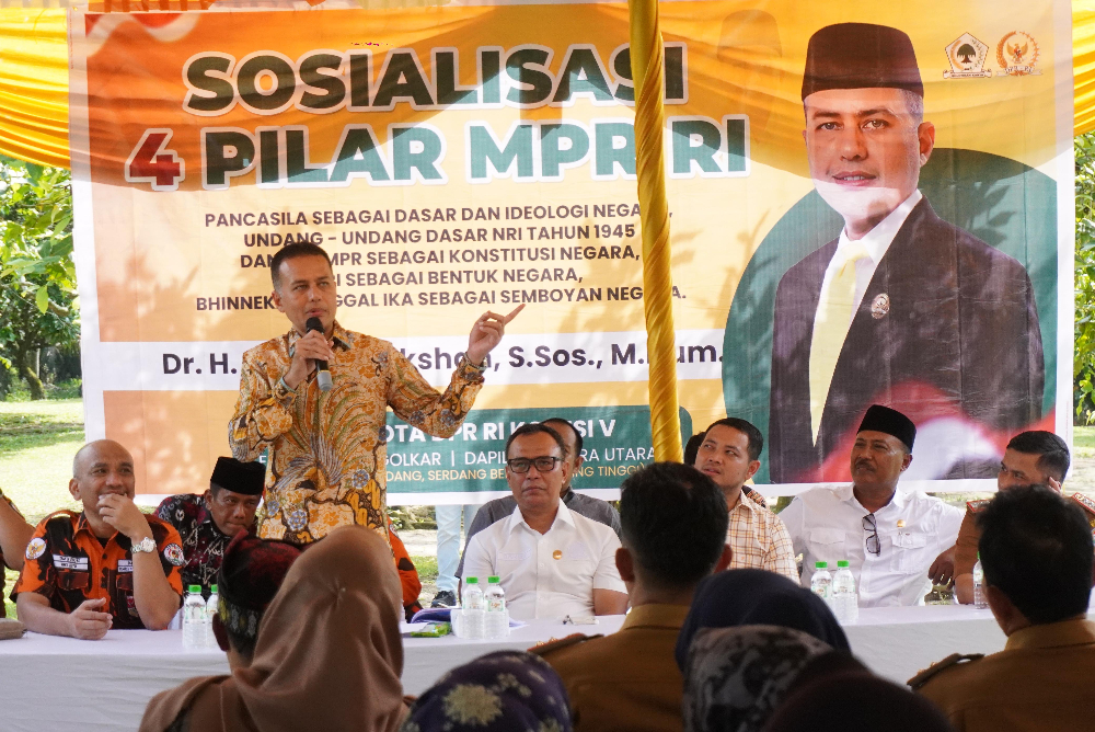 Anggota DPR RI Musa Rajekshah menyosialisasikan empat Pilar Kebangsaan di Desa Telun Kenas Kecamatan Sinembah Tanjung Muda (STM) Hilir. (Foto/Istimewa)