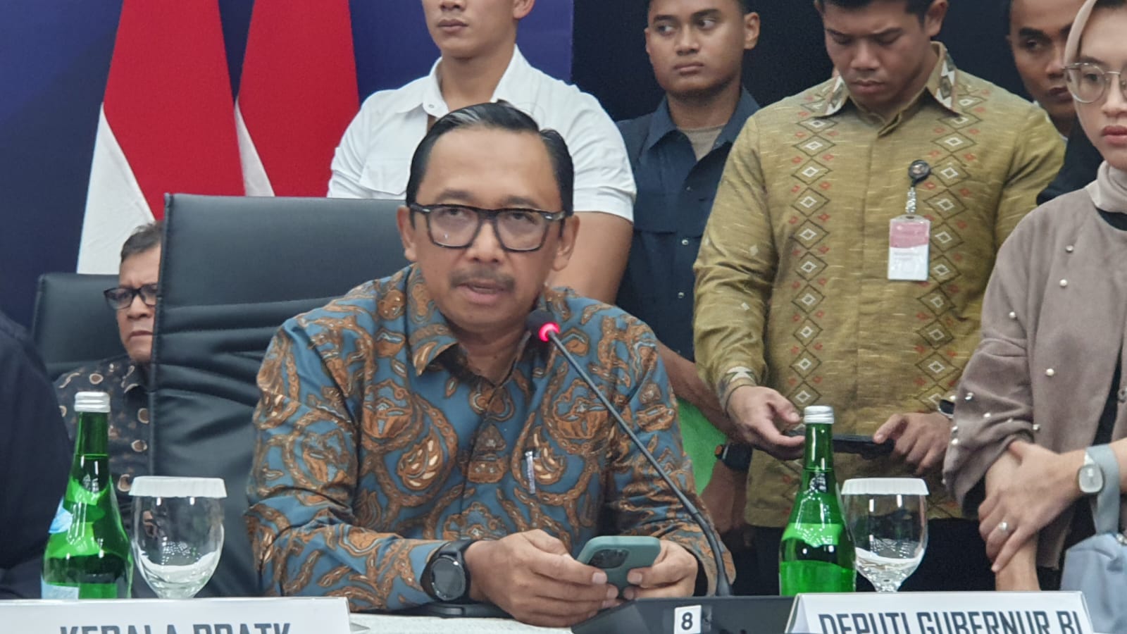 Deputi Gubernur BI Juda Agung saat jumpa pers. (BeritaNasional/Bachtiarudin)