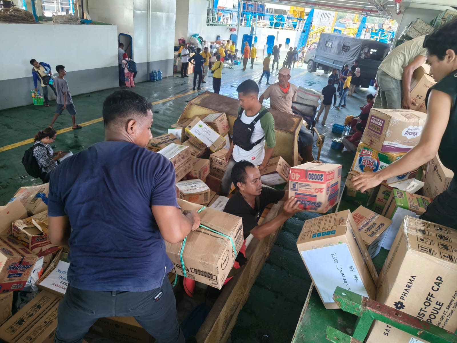 Distribusi bantuan untuk korban erupsi Gunung Lewotobi. (Foto/Istimewa)