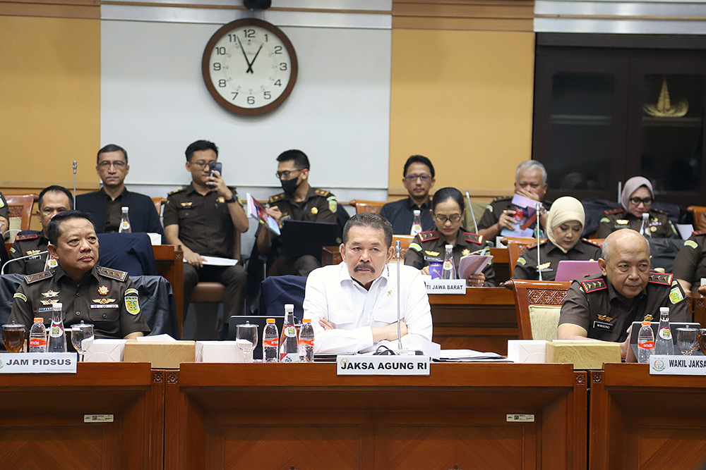 Jaksa Agung ST. Burhanuddin bersama jajaran menghadiri rapat kerja bersama Komisi III. (BeritaNasional/Elvis Sendouw)