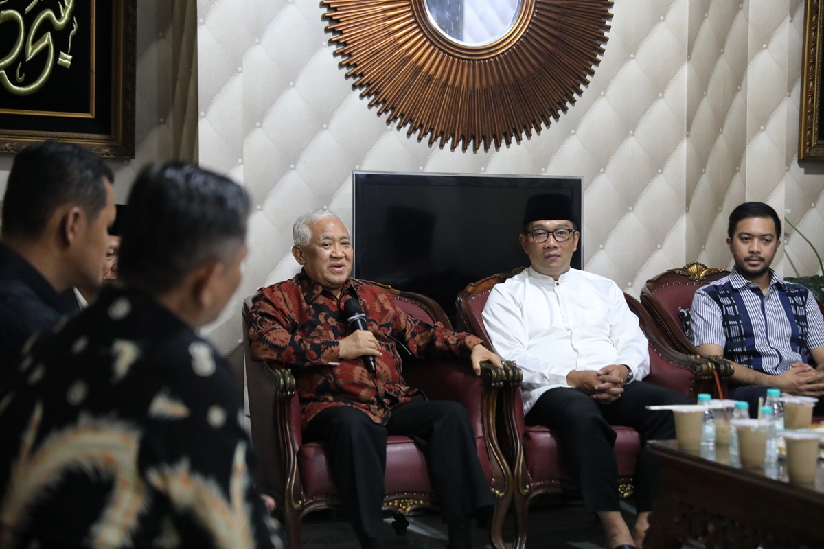 Mantan Ketua Umum PP Muhammadiyah Din Syamsuddin (kiri) dan Calon gubernur Jakarta Ridwan Kamil (kanan). (Foto/Tim RK-Suswono).