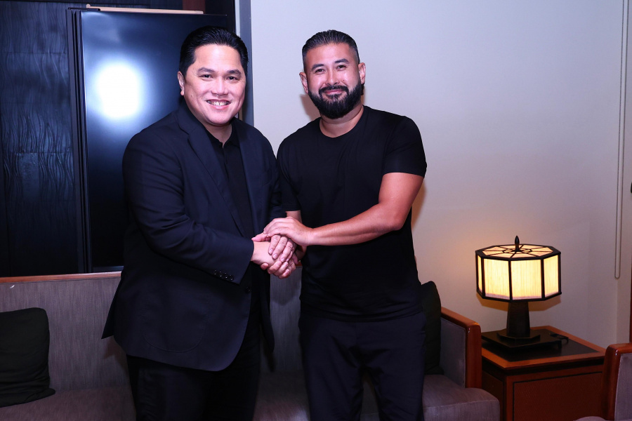 Ketua Umum PSSI Erick Thohir bertemu dengan pemilik Johor Darul Ta'zim (JDT) Tunku Ismail Idris Ibni Sultan Ibrahim. (Foto/PSSI).