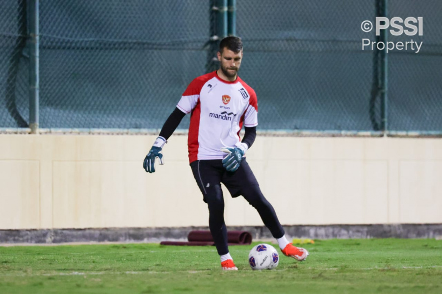 Kiper Timnas Indonesia Maarten Paes. (Foto/PSSI).