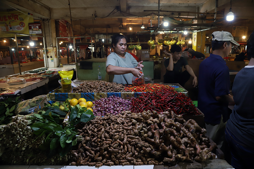 Foto bahan pangan di sebuah pasar tradisional. (BeritaNasional/Elvis).