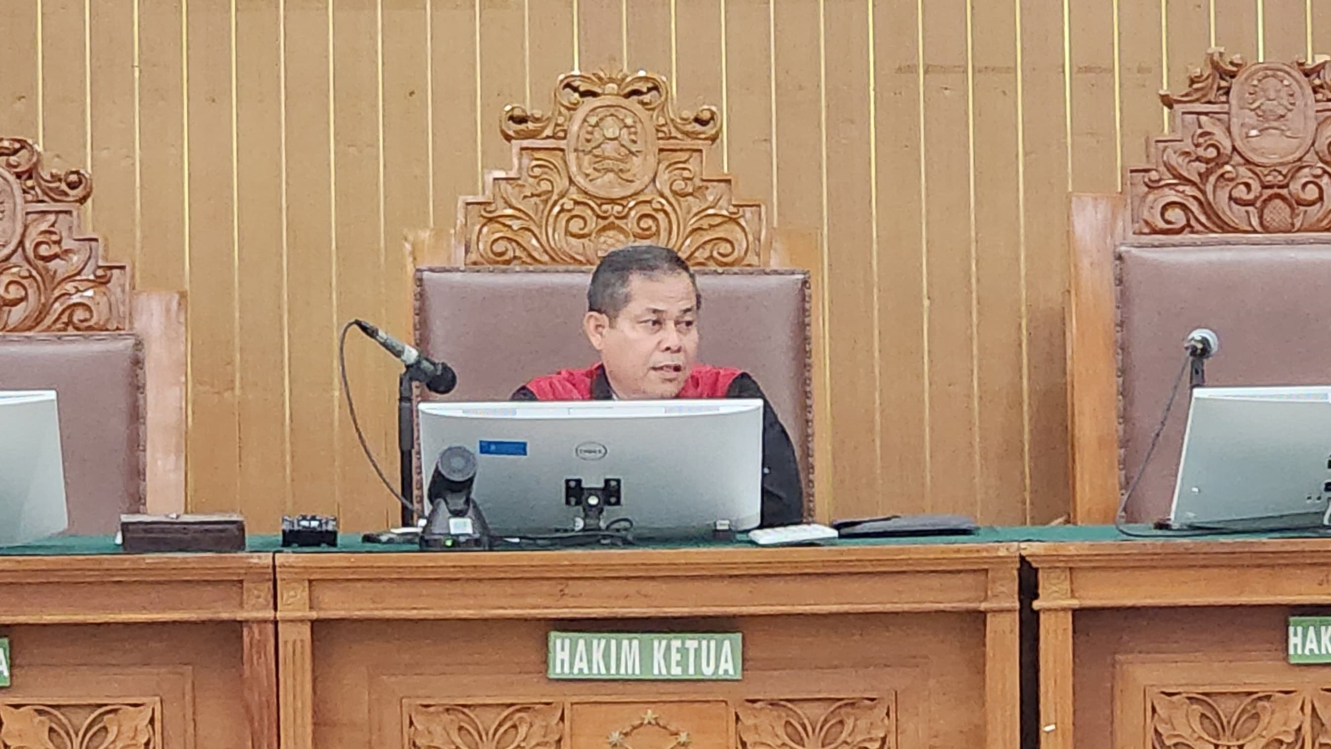 Hakim tunggal PN Jaksel Afrizal Hady saat memimpin persidangan praperadilan yang diajukan Paman Birin. (BeritaNasional/Panji)