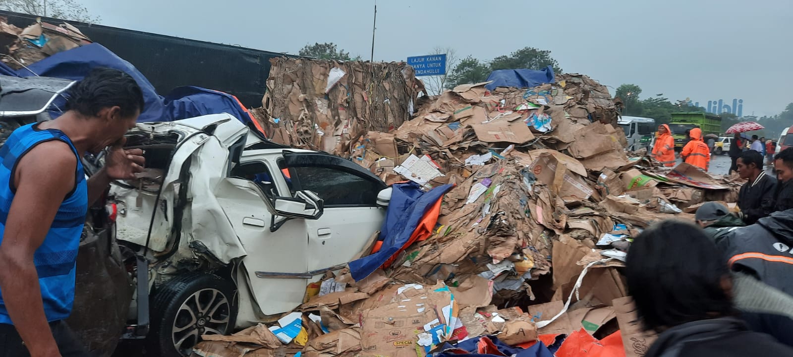 Kecelakaan di Tol Cipularang. (Foto/istimewa).