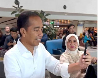 Jokowi saat akan berangkat ke Jakarta. (Foto/instagram/jokowi).