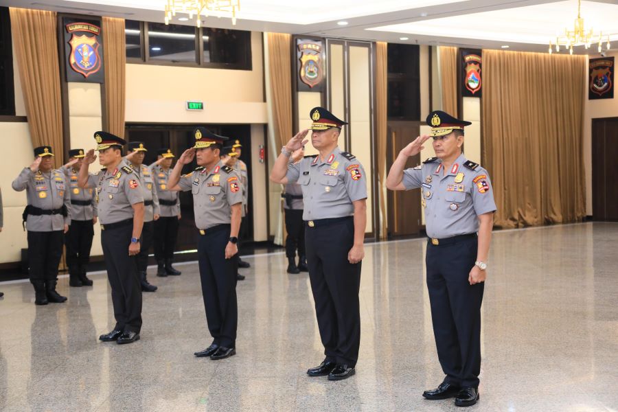 Kapolri Jenderal Listyo Sigit Prabowo Pimpin upacara korps raport atau kenaikan pangkat di ruangan Rupatama Mabes Polri, Jakarta (Beritanasional/Dok Divisi Humas Polri)