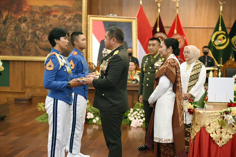 Kepala Staf Angkatan Darat (Kasad) Jenderal TNI Maruli Simanjuntak menghadiri sekaligus memimpin acara wisuda Pati TNI AD di Jawa Tengah. (BeritaNasional/HO Puspen AD/Elvis Sendouw)