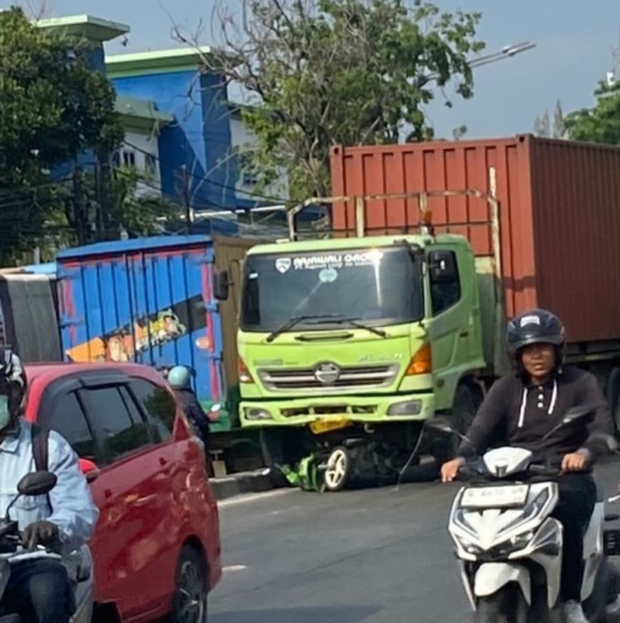 Kecelakaan beruntun di Tanjung Priok. (Foto/Instagram: Jakut.info)