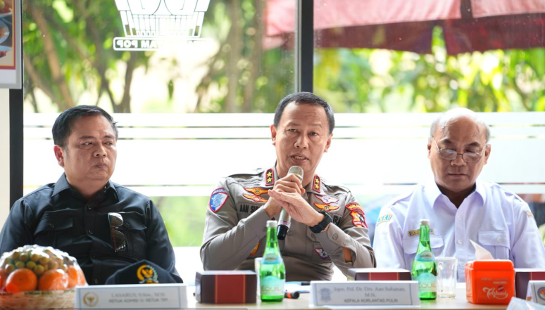 Korlantas Polri ungkap penyebab kecelakaan di Tol Cipularang, imbau pengemudi lebih waspada. (Foto/doc. Korlantas)