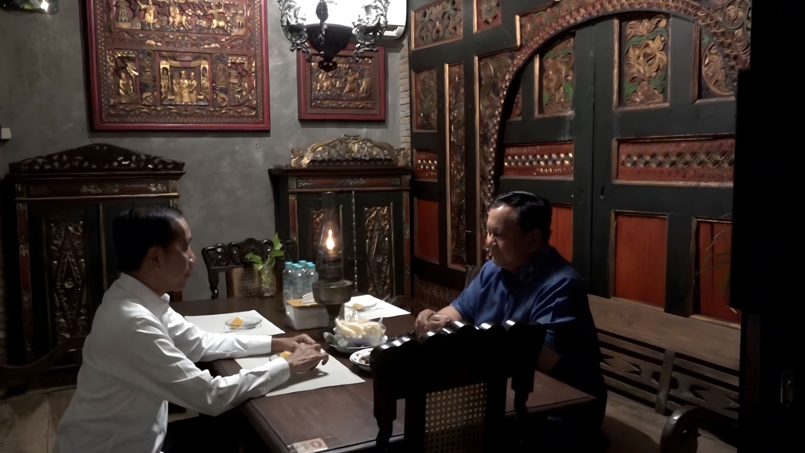 Momen Prabowo dan Jokowi Makan Malam di Angkringan Khas Solo. (Foto/Tim Prabowo).