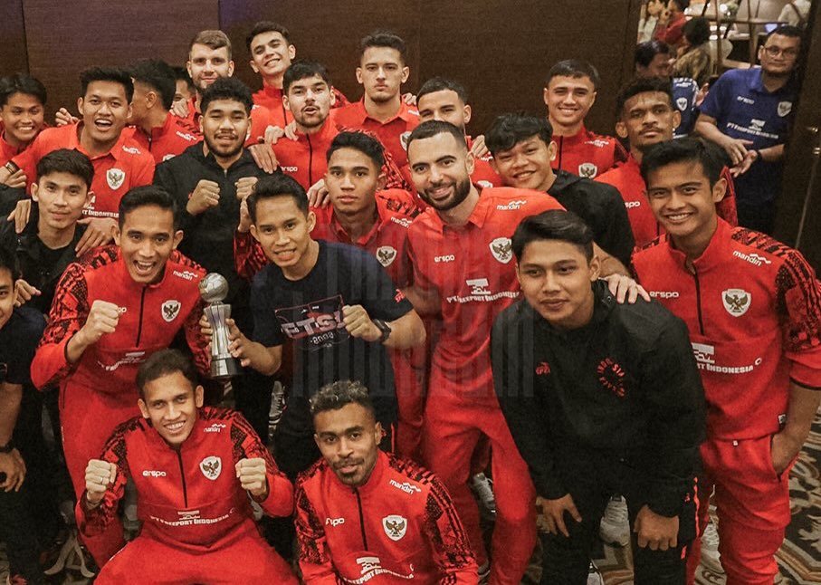 Timnas Indonesia bersama dengan Timnas Futsal. (Foto/instagram/Timnas Indonesia).