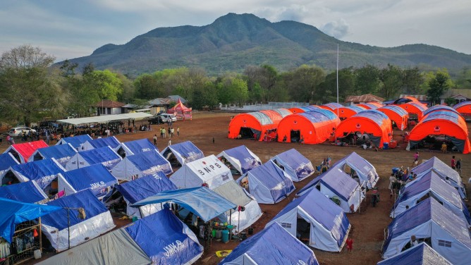 Kemkomdigi siapkan bantuan CSR dan Posko Multimedia di lokasi Pengungsian Erupsi Gunung Lewotobi. (Foto/Komdigi)