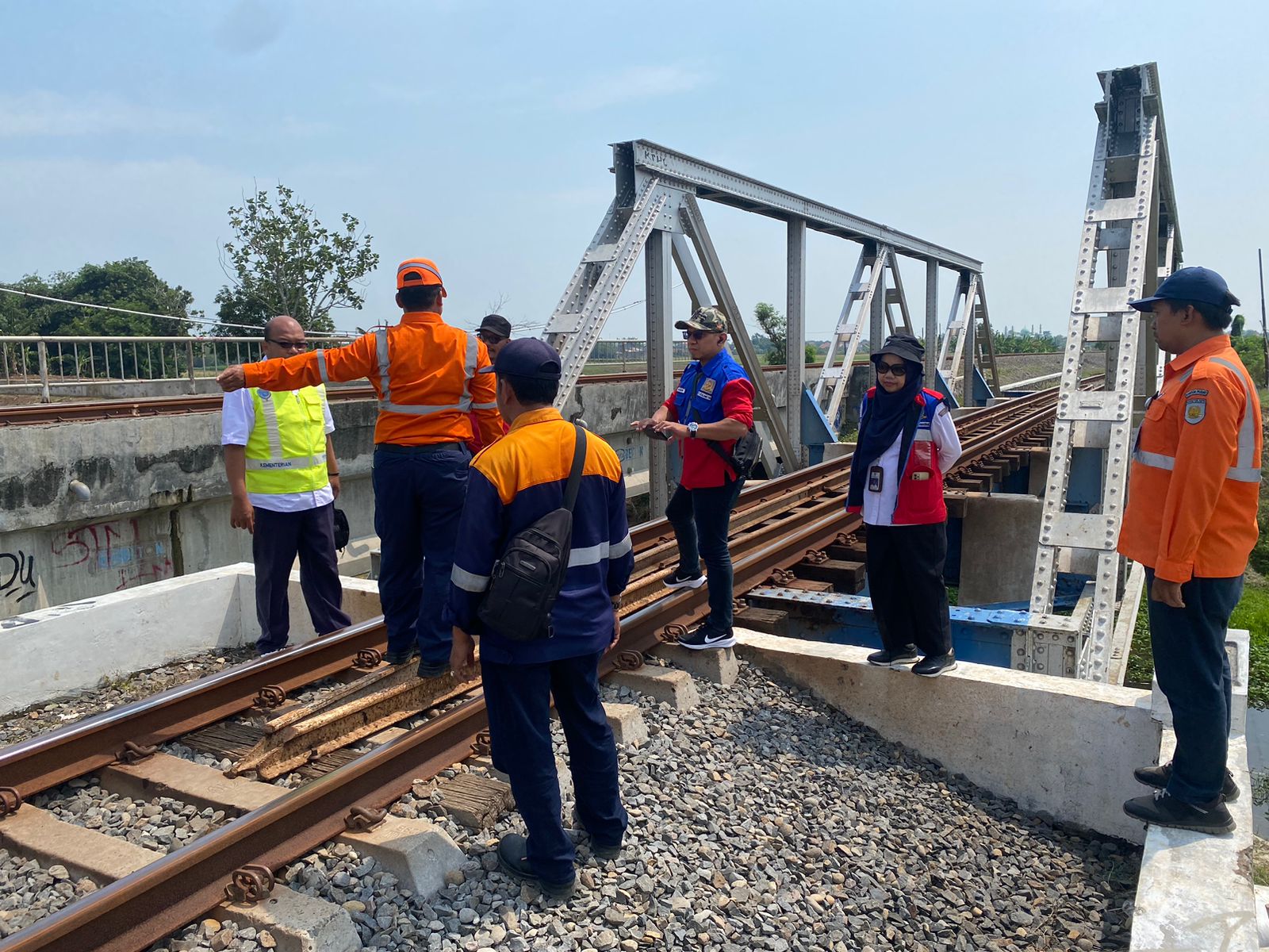 KAI Daop 4 Semarang bersama DJKA Inspeksi Keselamatan. (Kontributor/BeritaNasional/Febri Mustafat Ridwan).