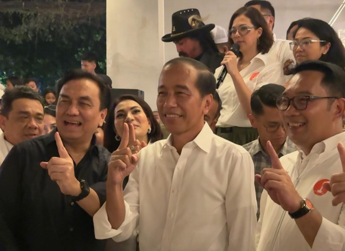 Politikus PDIP Effendi Simbolom (kiri) bersama Presiden ke-7 RI Jokowi dan Ridwan Kamil. (Foto/istimewa)