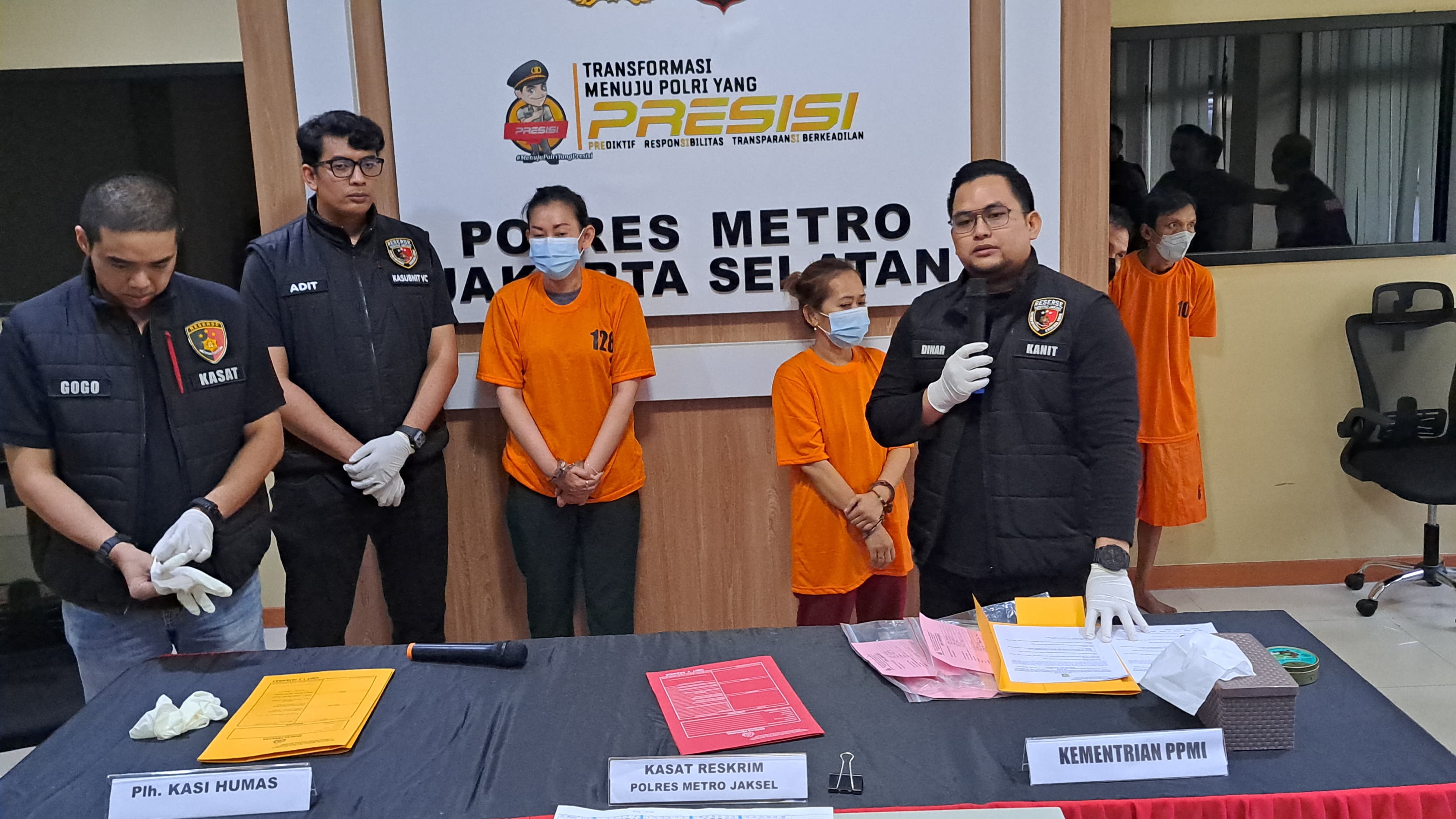 Polisi merilis kasus pengelola karaoke di Blok M yang mempekerjakan anak di bawah umur. (Foto/Humas Polres Jaksel)