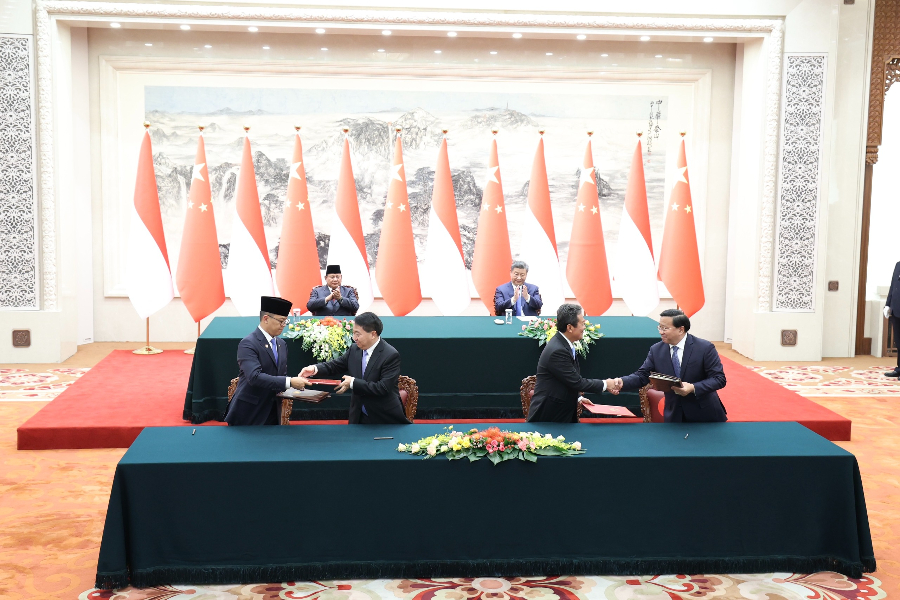 Presiden Prabowo dan Xi Jinping saksikan penandatanganan MoU kerja sama Indonesia-Tiongkok. (Foto/Tim Prabowo)