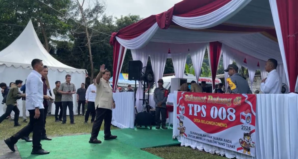 Presiden Prabowo Nyoblos Pilkada di TPS 08 Bojong Koneng. (BeritaNasional/Alco).