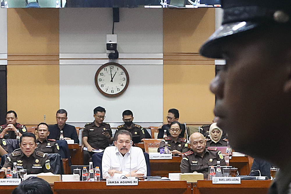 Jaksa Agung ST. Burhanuddin bersama jajaran menghadiri Rapat kerja bersama Kmisi III. (BeritaNasional/Elvis Sendouw)