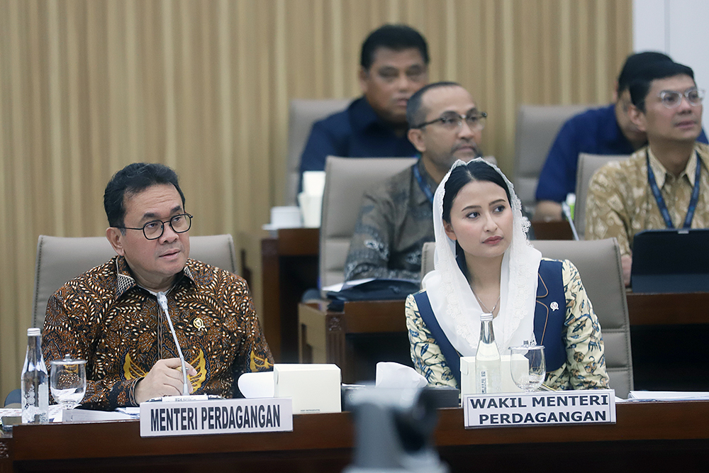 Mendag bersama jajaran mengikuti Rapat Kerja bersama Komisi VI DPR. (BeritaNasional/Elvis Sendouw)