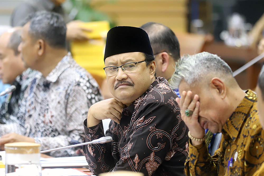 Menteri Sosial Saifullah Yusuf bersama jajaran Kemensos mengikuti Rapat Kerja bersama Komisi VIII. (BeritaNasional/Elvis Sendouw)