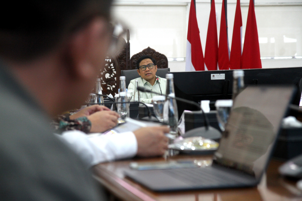 Menko Pemberdayaan Masyarakat Muhaimin Iskandar (Cak Imin) memberikan keterangan pers di Kementerian Pemberdayaan Masyarajat, Jakarta, Selasa (5/11/2024).  (BeritaNasional Com/Oke Atmaja)