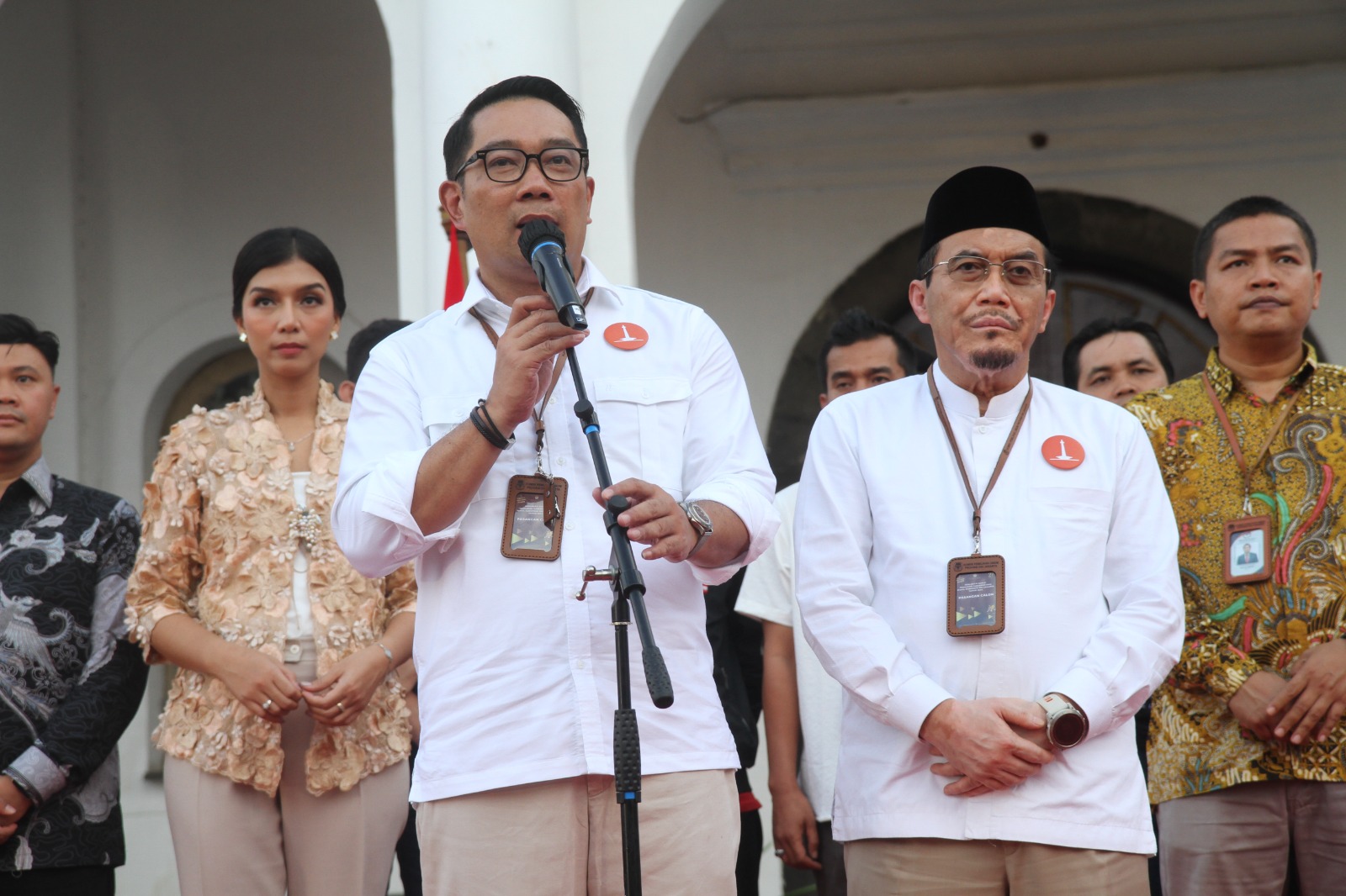 Paslon nomor urut 1 Ridwan Kamil-Suswono saat deklarasi kampanye damai. (BeritaNasional/Oke Atmaja)