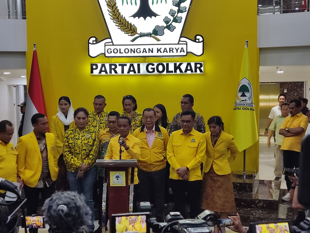 Ketua Umum Partai Golkar Bahlil Lahadalia mengumumkan struktur lengkap kepengurusan Partai Golkar 2024-2029. (BeritaNasional/Ahda).