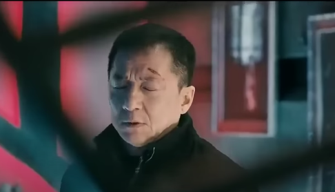 Tangkapan trailer film Police Story Lockdown yang dibintangi Jackie Chan. (Foto/YouTube/Rotten Tomatoes)