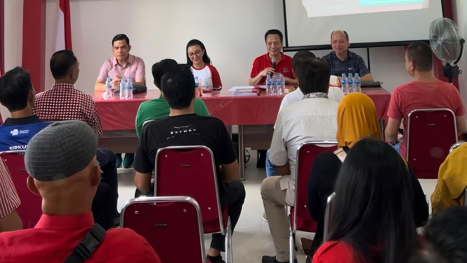 Tim Karolin-Erani Laporkan Dugaan Pelanggaran Netralitas ke Polda Kalbar. (Foto/istimewa).