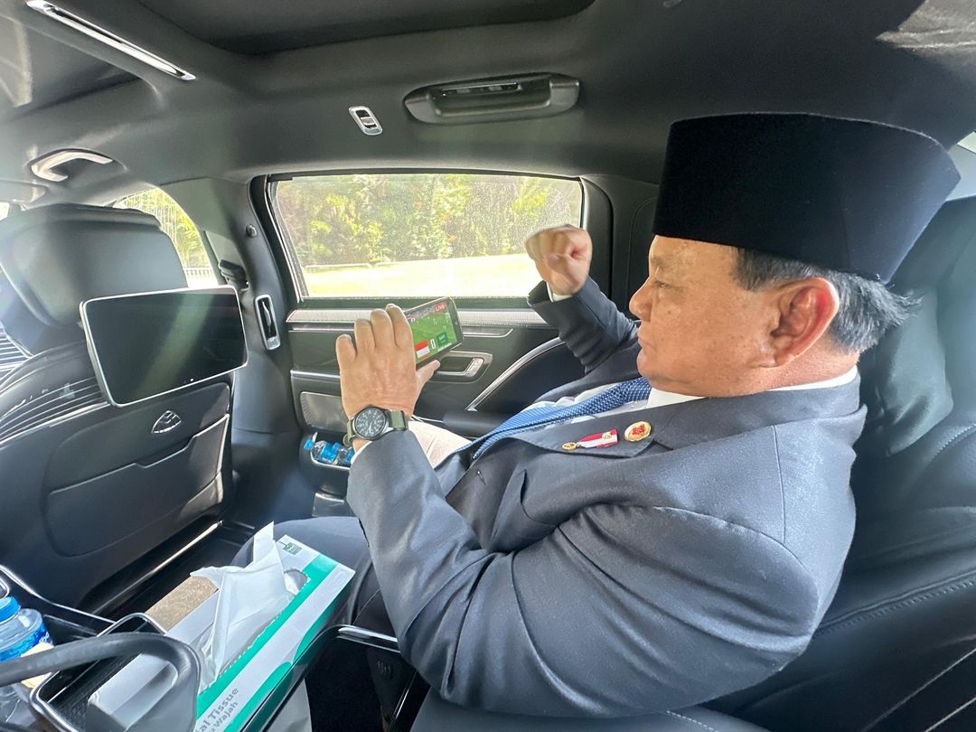 Presiden Prabowo Subianto saat menyaksikan pertandingan Timnas Indonesia vs Arab Saudi. (Foto/instagram/prabowo).