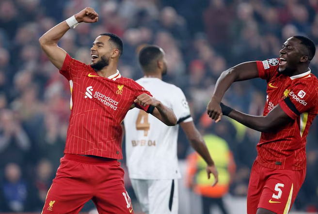 Cody Gakpo merayakan gol bersama Ibrahima Konate. (Foto/UEFA)