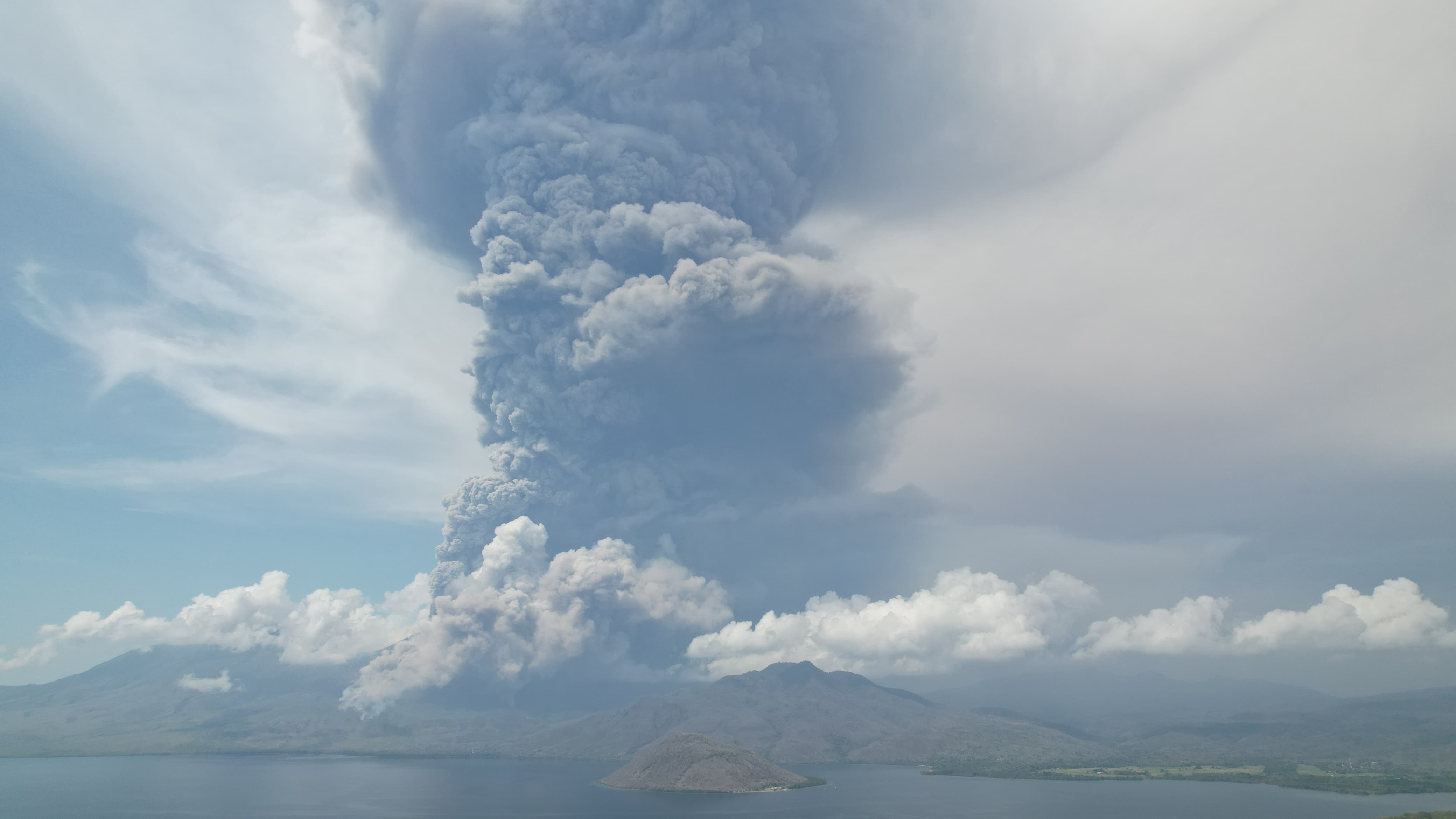 Gunung Lewotobi Laki-Laki (BeritaNasional/BNPB)