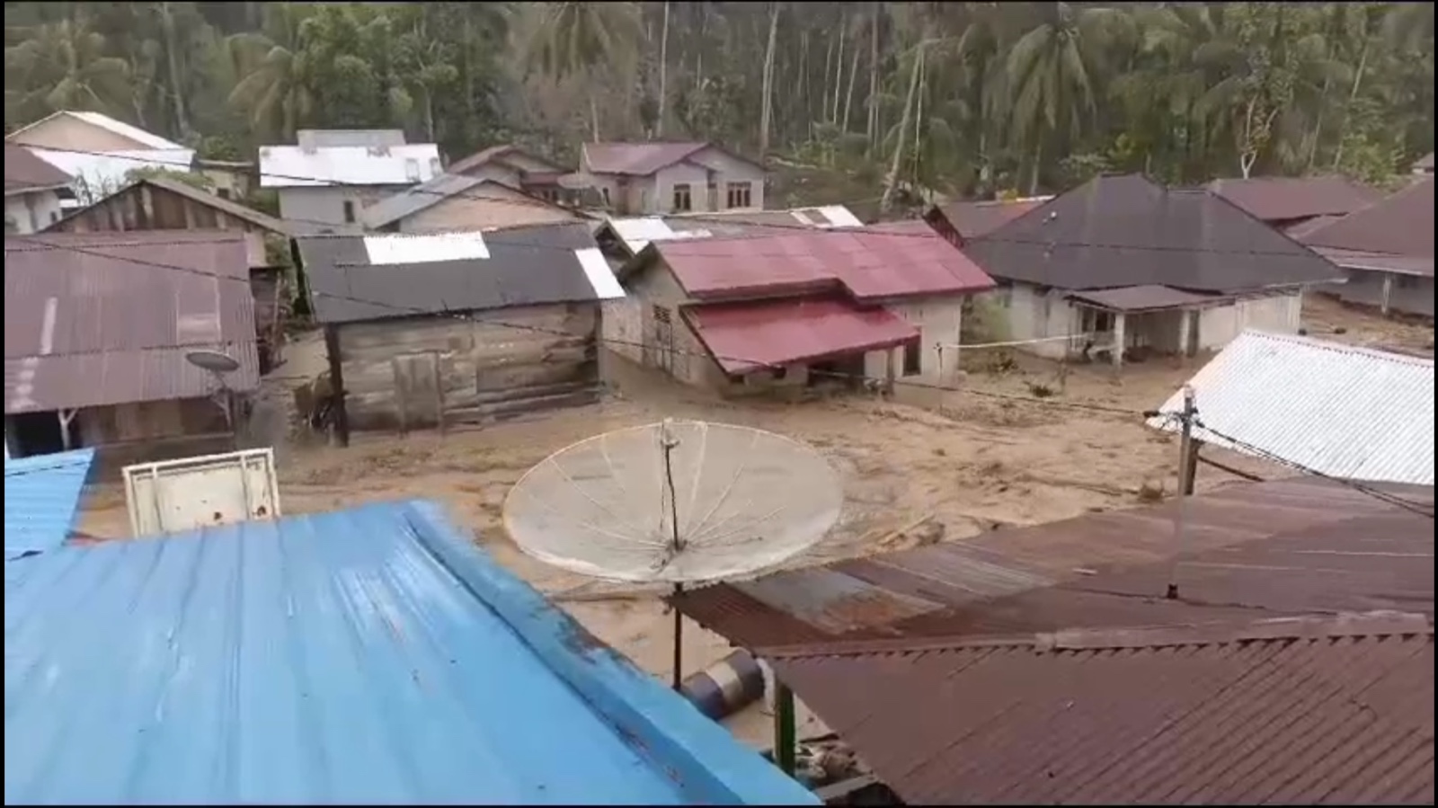 10 Warga Terluka Akibat Banjir Bandang Terjang Tapanuli Selatan. (Foto/BNPB)