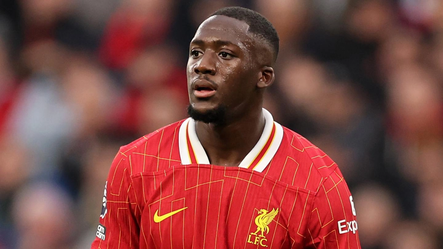 Bek Liverpool Ibrahima Konate masih harus absen bela Liverpool karena cedera. (Foto/liverpoolfc.com)