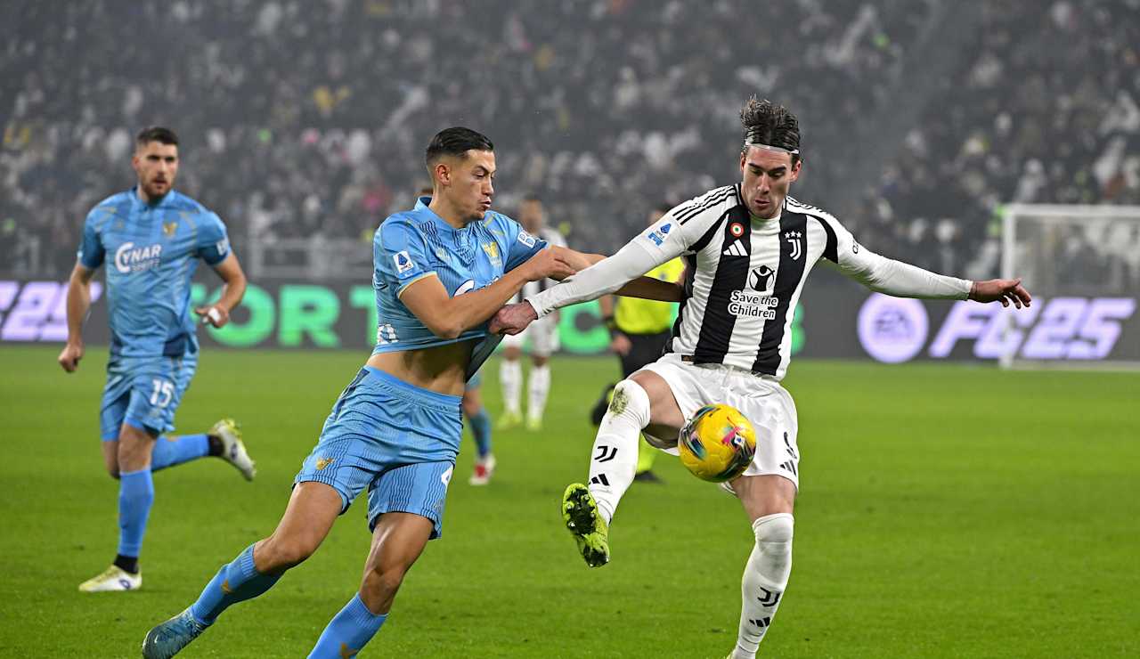 Bek Timnas Indonesia, Jay Idzes (kiri) mencetak gol saat Juventus bermain imbang 2-2 lawan Venezia dalam pertandingan Liga Italia 2024/25. (Foto/Juventus).