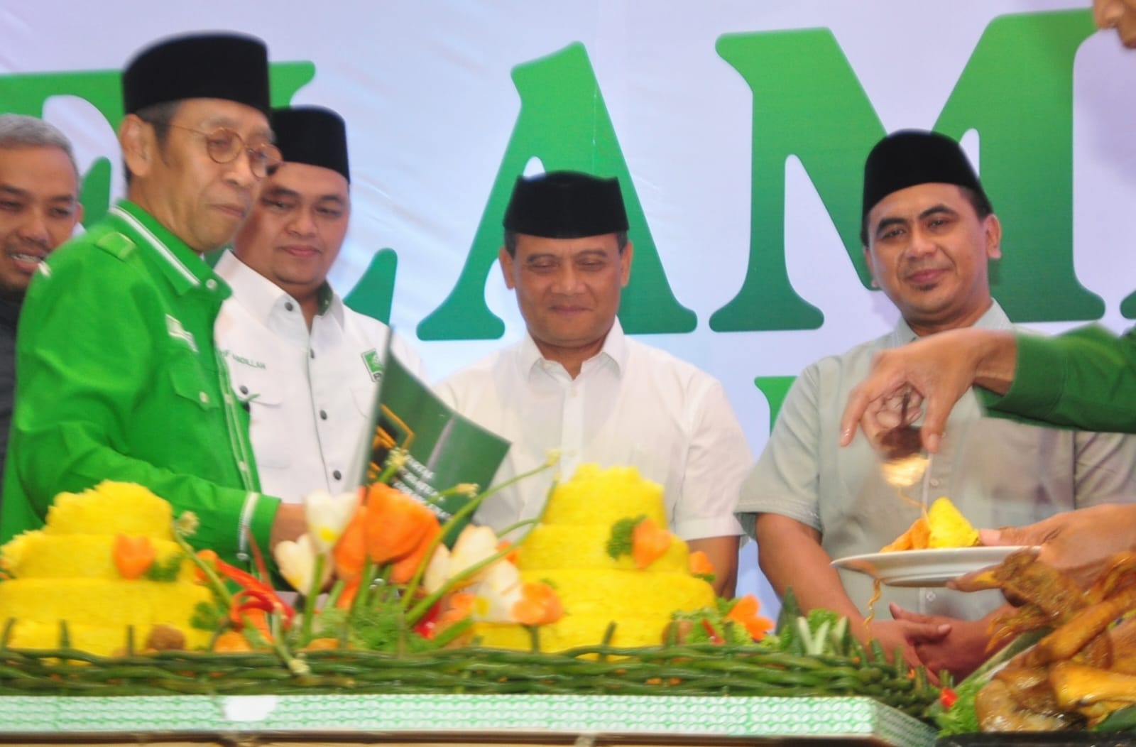 Pasangan calon gubernur dan wakil gubernur Jawa Tengah terpilih, Ahmad Luthfi-Taj Yasin Maimoen. (Foto/Febry).