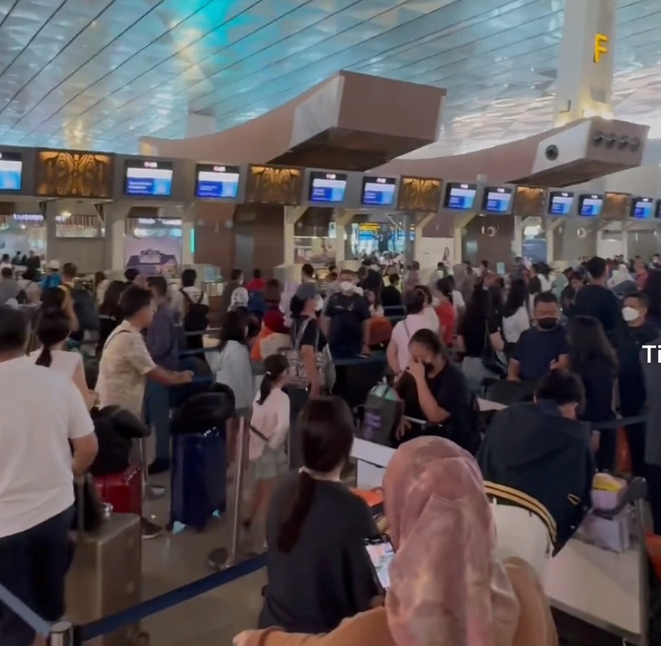 Susana di salah saru terminal di Bandara Soeta 2024 (BeritaNasional/tangkapan layar)