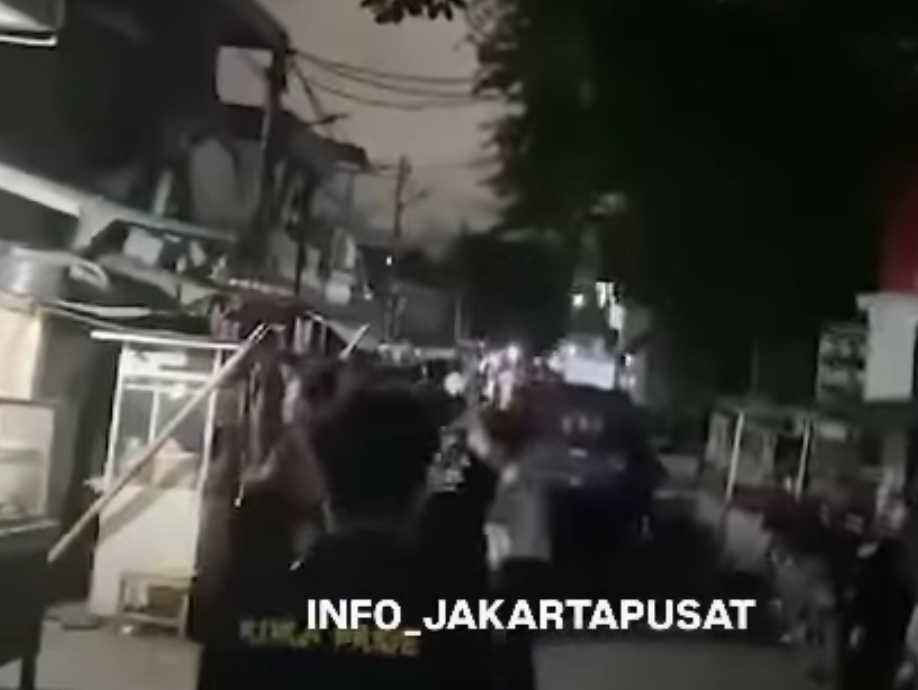 Sekelompok Pemuda Membawa Sajam Keliling-Liling di Jakpus. (Foto/info_jakpus).