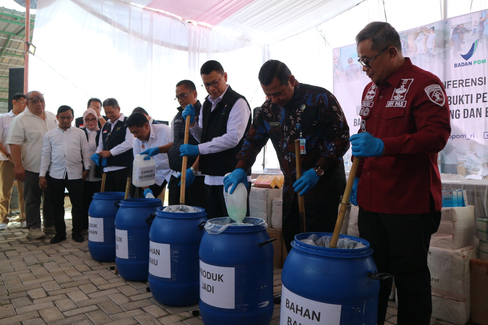 BPOM dan Rupbasan Semarang memusnahkan obat keras ilegal. (Foto/Humas BPOM)