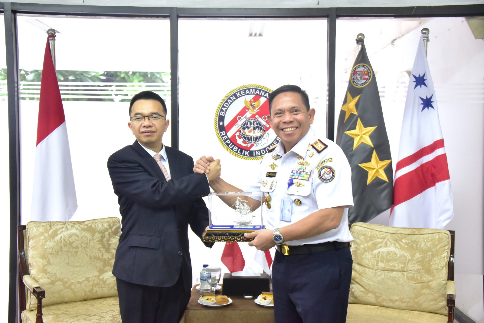 Kepala Bakamla RI Laksdya TNI Dr. Irvansyah, menerima Courtesy Call Deputy Chief of Law Enforcement Department China Coast Guard (CCG) Senior Colonel Wang Kaiqiang. (Foto/Humas Bakamla).