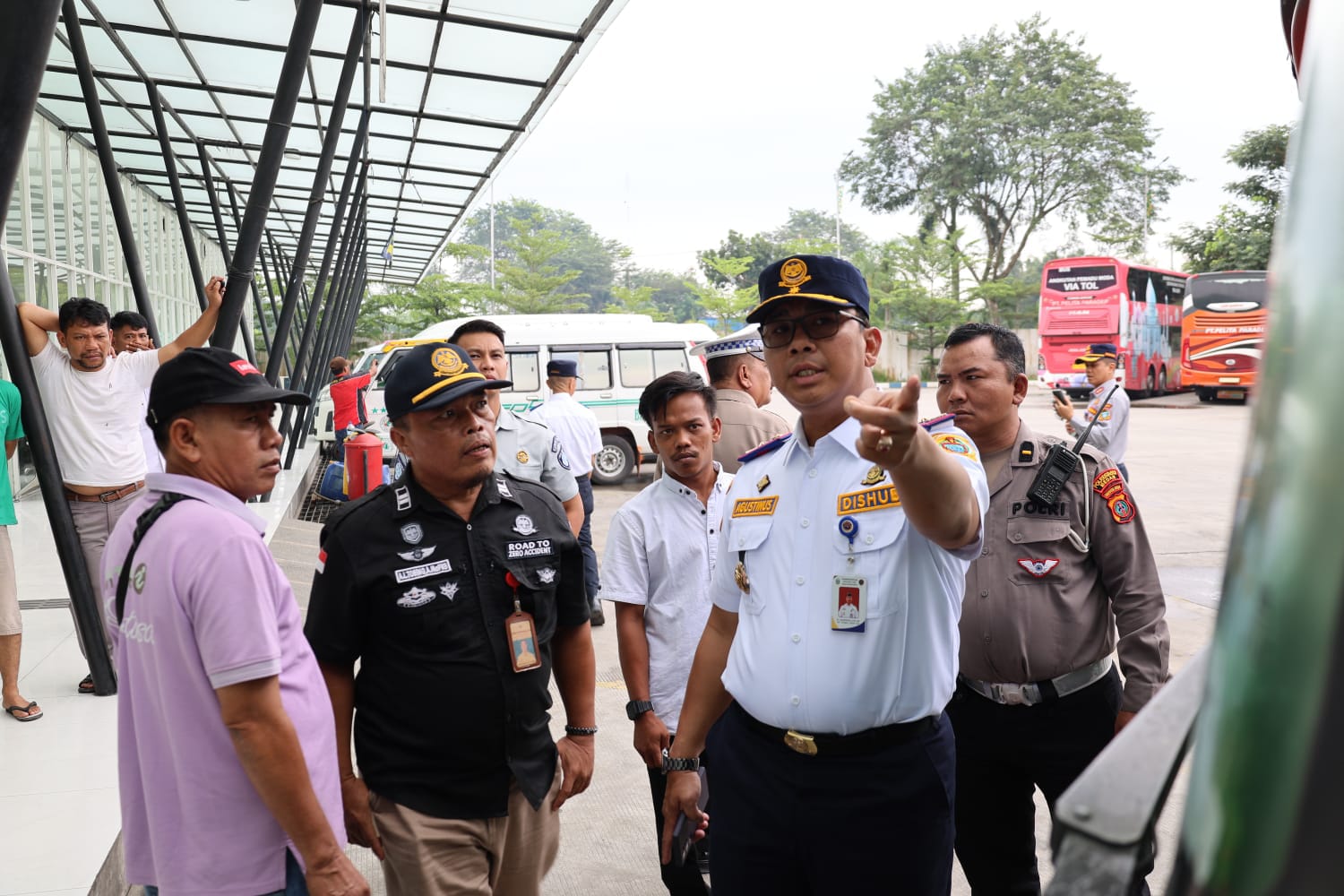 Dishub Sumut menggelar ramp check atau inspeksi keselamatan terhadap bus dan sopir untuk persiapan mudik Nataru. (Foto/Erlangga/Kontributor)