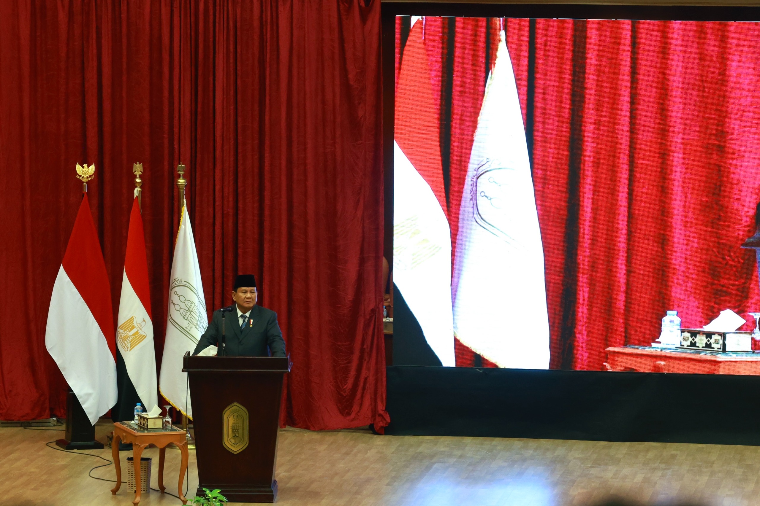 Presiden Prabowo Subianto hadapan para mahasiswa Indonesia di Universitas Al Azhar di Kairo, Mesir. (Foto/Tim Prabowo).